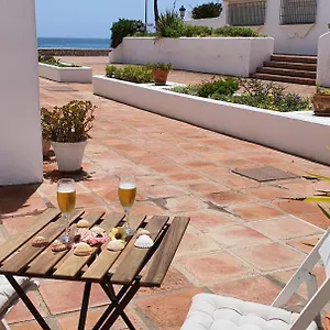 https://lyrioshomes-duquesa-beach-las-gaviotas.es-andalucia.com