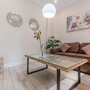 https://apartamentos-recaredo-7-ticos-con-terraza.es-andalucia.com